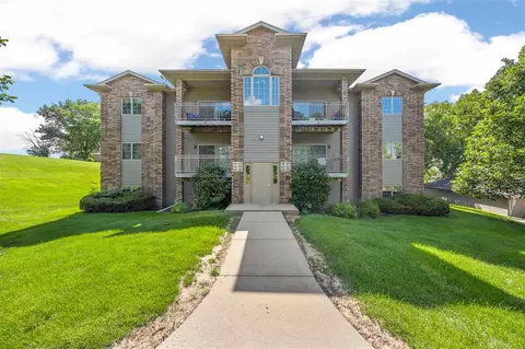 471 N 1st Ave, Iowa City, IA 52245