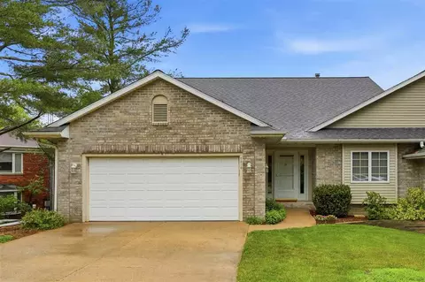 2510 Bluffwood Cir, Iowa City, IA 52245