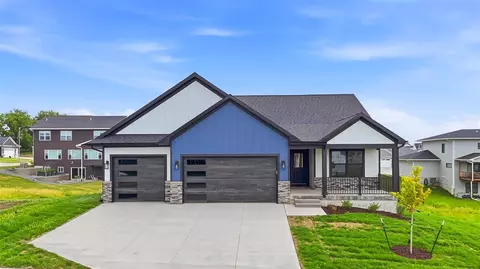 604 Rock Ridge Rd, Tiffin, IA 52340