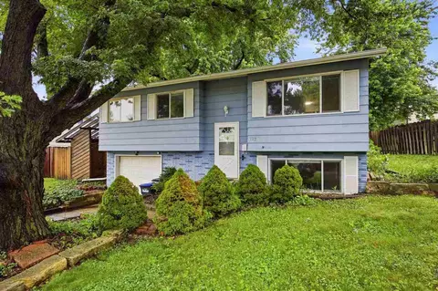 1175 Lindale Dr, Marion, IA 52302