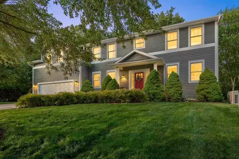 3164 Country Ct, Iowa City, IA 52240