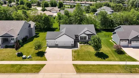 990 Pheasant Ln, North Liberty, IA 52317