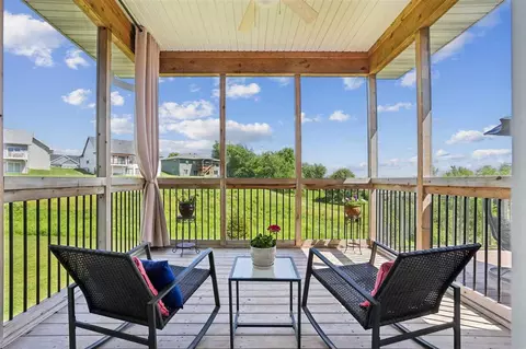 916 Summit Ct, Tiffin, IA 52340