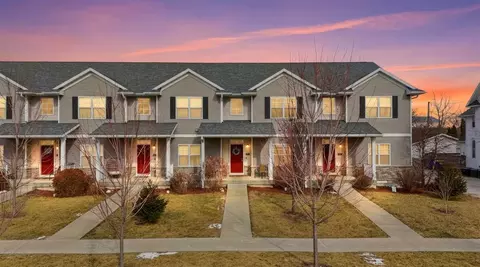 118 W 3rd St, Washington, IA 52353