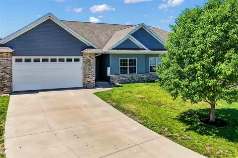515 Majestic Oak Ct, Solon, IA 52333