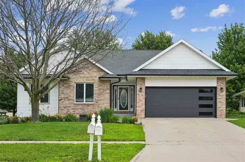 402 Windsor Dr, Solon, IA 52333