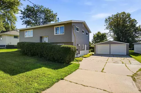 123 Edgewood Rd SW, Cedar Rapids, IA 52404