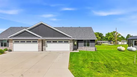5025 Bluestem St SW, Kalona, IA 52247