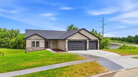 892 Silver Ln, Iowa City, IA 52245