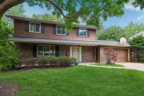 131 S Mount Vernon Dr, Iowa City, IA 52245