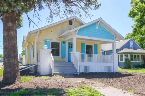 802 S Iowa, Washington, IA 52353