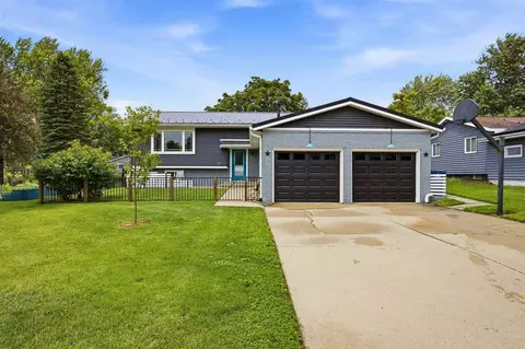 101 Candlestick Dr NE, Mount Vernon, IA 52314