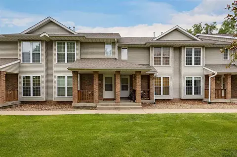 710 W Side Dr, Iowacity, IA 52246