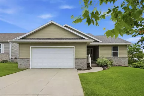 6205 Palmetto Cir SW, Cedar Rapids, IA 52404