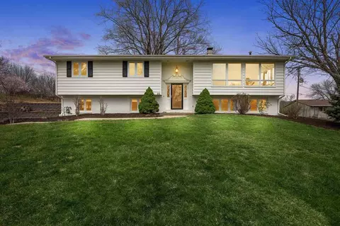 22 Fairview Knl NE, Iowa City, IA 52240