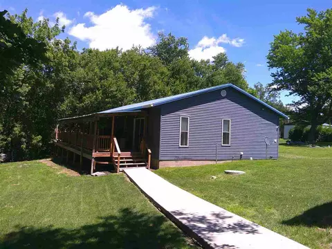 1252 1253 Holiday Ln, Brooklyn, IA 52211