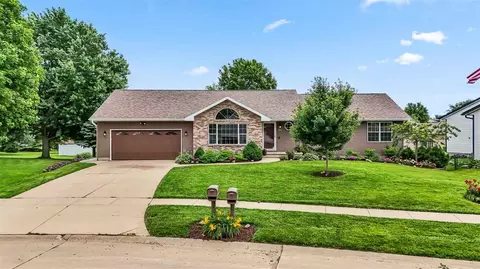 755 Deerfield Dr, Marion, IA 52302