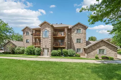 2861 Coral Ct, Coralville, IA 52241