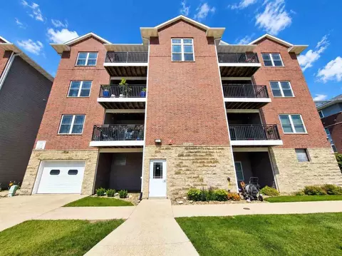1092 Walnut Ave, Riverside, IA 52327