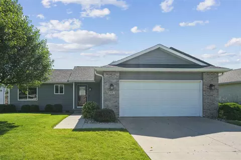 1007 Wolf Dr NW, Cedar Rapids, IA 52405
