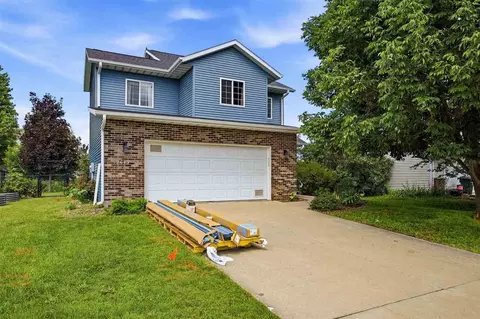 2643 Whispering Meadow Dr, Iowa City, IA 52240
