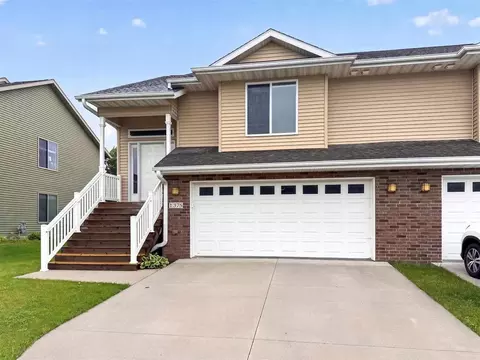 1375 Whipple Ct, North Liberty, IA 52317
