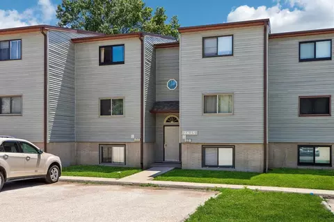 2635 Westwinds Dr, Iowa City, IA 52246