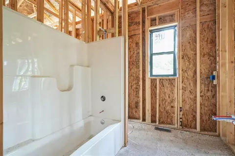 Bath - 3931 NW Windfall Dr, Cedar Rapids, IA 52405 photo 1 of 1