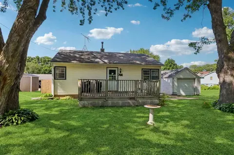 706 W Maple St, Williamsburg, IA 52361