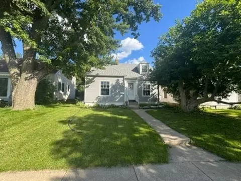 2025 E Avenue NE, Cedar Rapids, IA 52402