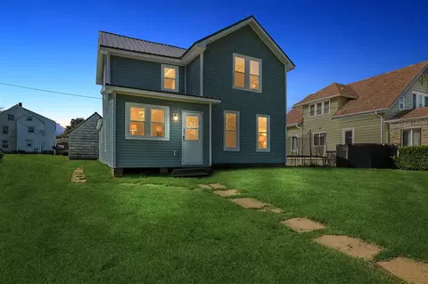 807 4th St, Victor, IA 52347