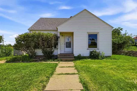2009 SW 3rd St, Cedar Rapids, IA 52404