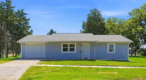 320 N C Ave, Washington, IA 52353