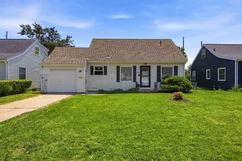 2739 Franklin Ave NE, Cedar Rapids, IA 52402