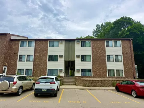 906 Benton Dr, Iowa City, IA 52246