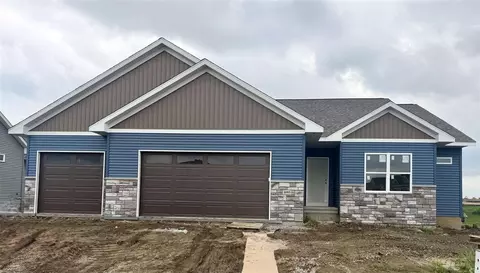 1095 Berkshire Ln, North Liberty, IA 52317