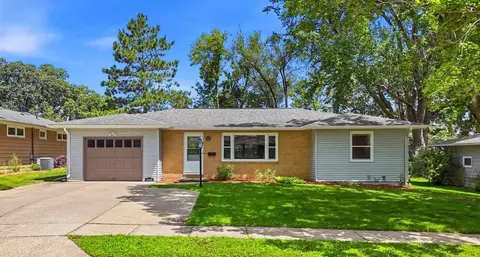 1016 Tower Ct, Iowa City, IA 52246