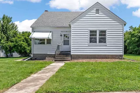 305 7th Ave, Clarence, IA 52216