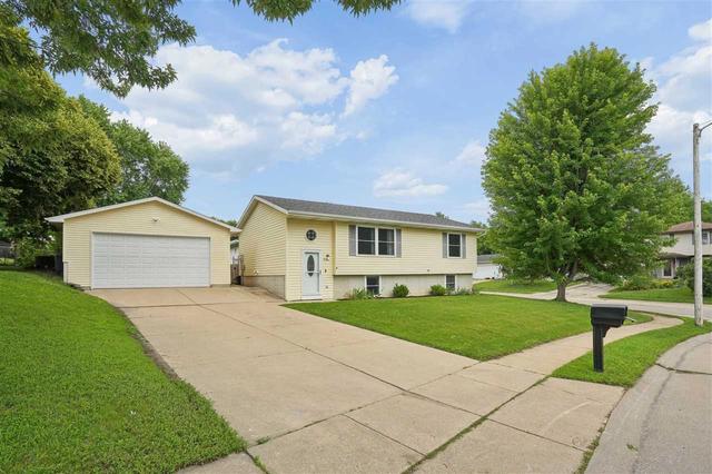 5703 N Linwood Ave, Davenport, IA 52806