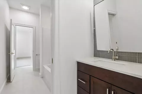 Bath - 405 Macbride Trl, Solon, IA 52333 photo 6 of 9