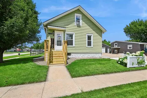 2700 3rd Ave, Marion, IA 52302