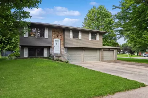 3044 Wayne Ave, Iowa City, IA 52240