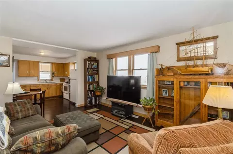 515 3rd Ave, Iowa City, IA 52245