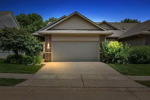 118 Broadmoor Ln, Iowa City, IA 52245
