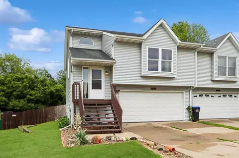 1423 Denali Ct, Coralville, IA 52241