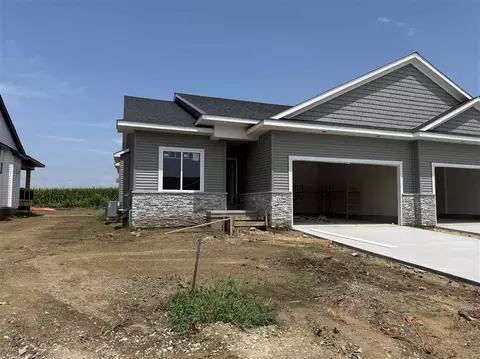 1290 Berkshire Ln, North Liberty, IA 52317