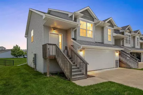 380 Tanglewood Dr, Solon, IA 52333