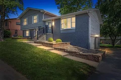 131 Penfro Dr, Iowa City, IA 52246