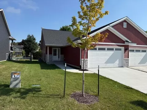 819 Prairie View Dr, West Branch, IA 52358