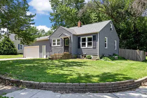 1300 English Blvd, Marion, IA 52302
